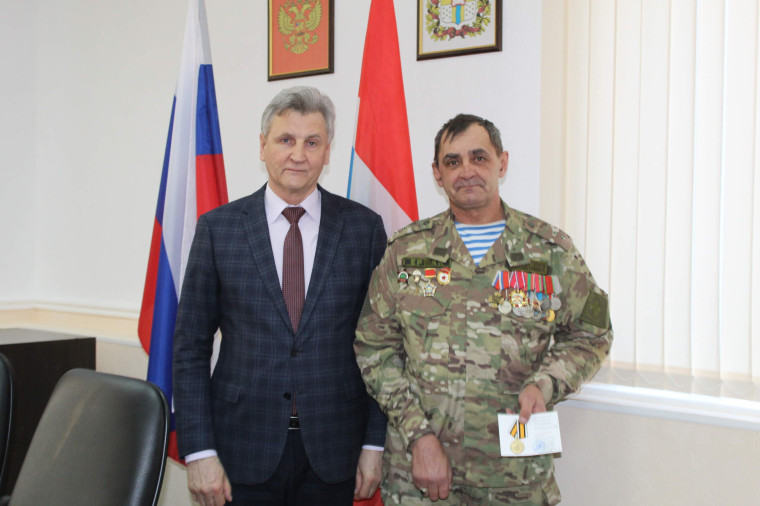 Медаль "Добровольцу". Медаль "Добровольцу".