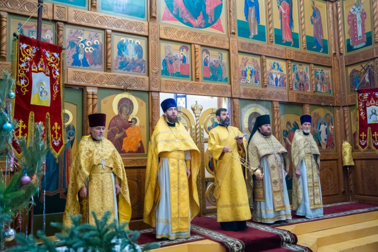 Митрополит Омский и Таврический Дионисий посетил Храм Воскресения Христова в Калачинске. Митрополит Омский и Таврический Дионисий посетил Храм Воскресения Христова в Калачинске.