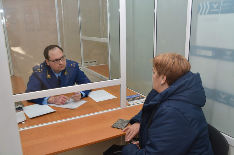 В здании УМТСР состоялся прием граждан из семей участников СВО, который совместно провели социальный координатор фонда "Защитники Отечества" Анатолий Лешонок и калачинский межрайонный прокурор Дмитрий Ковальский. В здании УМТСР состоялся прием граждан из семей участников СВО, который совместно провели социальный координатор фонда "Защитники Отечества" Анатолий Лешонок и калачинский межрайонный прокурор Дмитрий Ковальский.