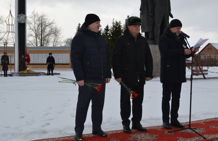 3 декабря в День Неизвестного солдата состоялась церемония возложения цветов к Вечному огню на Мемориале Славы. 3 декабря в День Неизвестного солдата состоялась церемония возложения цветов к Вечному огню на Мемориале Славы.