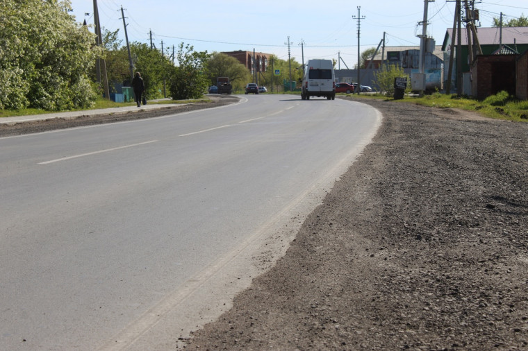 В Калачинске продолжаются работы по ремонту автомобильных дорог.
