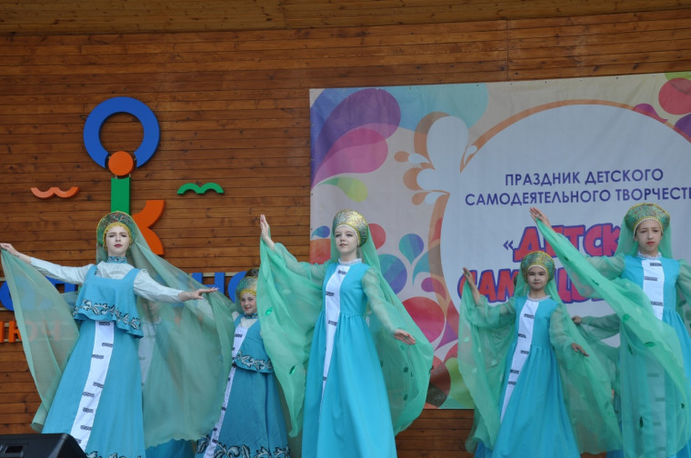 В нашем городе прошёл 29-ой районный праздник детского самодеятельного творчества «Детские самоцветики».